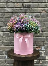 Цветочная композиция из Гипсофила и Розы в шляпной коробке в Дагестанской