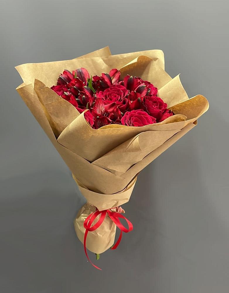 Букет цветов из: Альстромерии и Розы в Дагестанской