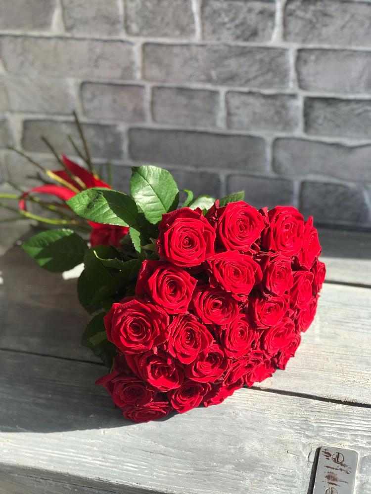 Букет Красные розы Фридом в Дагестанской