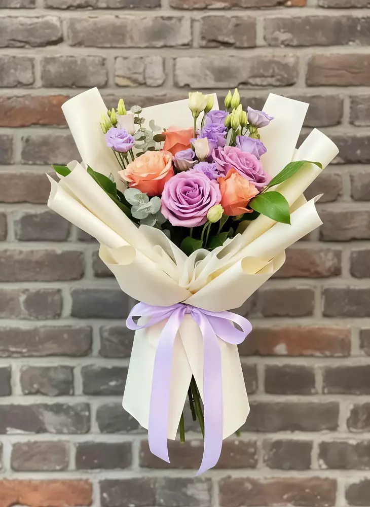 Букет цветов из: Лизиантусы и Розы в Дагестанской