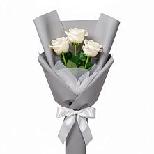 Букет 3 белые розы в Дагестанской
