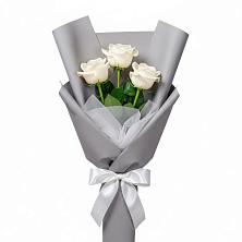 Букет 3 белые розы в Дагестанской