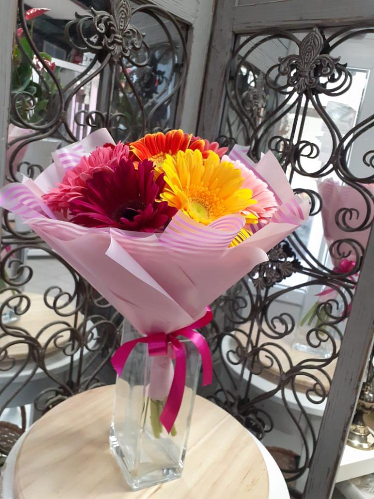 Букет цветов из: Герберы в Дагестанской