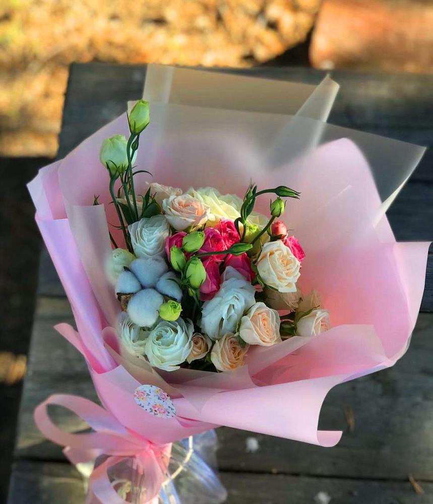 Букет цветов из: Розы и Лизиантусы в Дагестанской