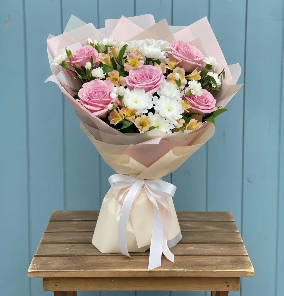 Букет цветов из: Гвоздики, Орхидеи и Розы в Дагестанской