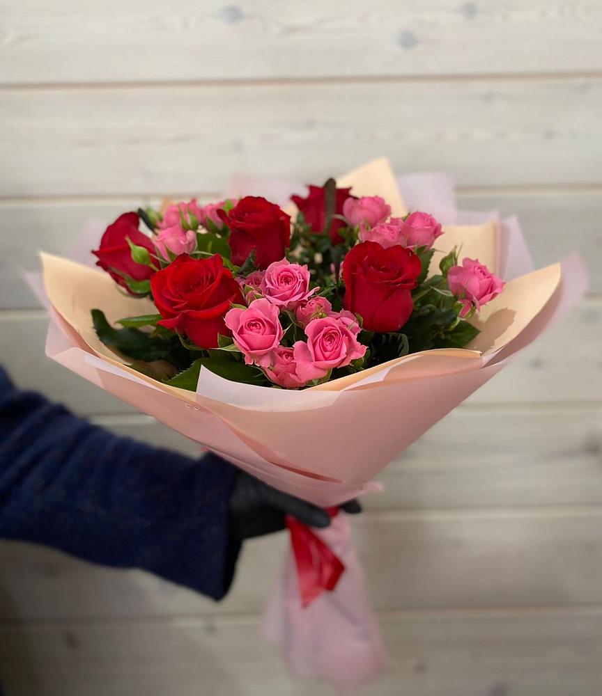 Букет цветов из: Розы в Дагестанской