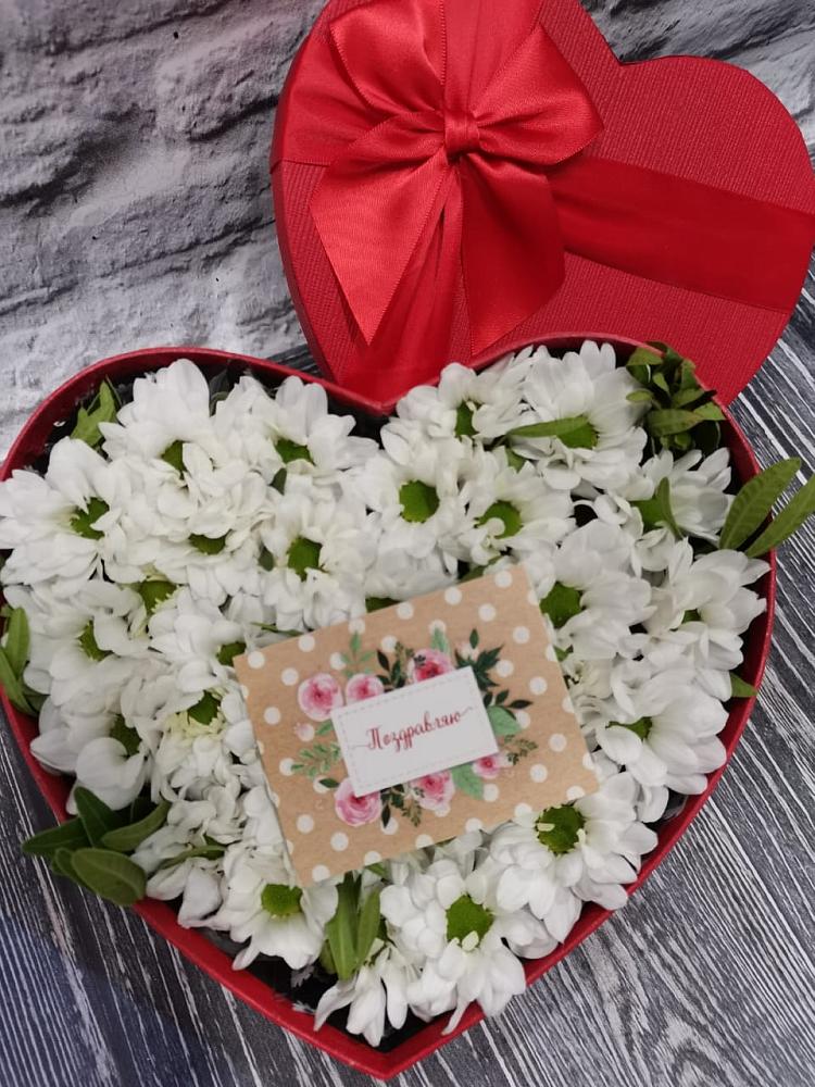 Цветочная композиция из Хризантемы в виде сердца в Дагестанской