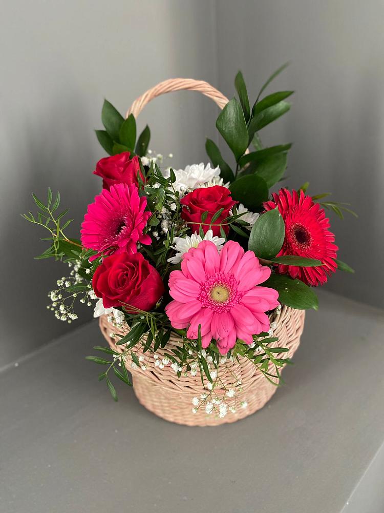 Цветочная композиция из Розы, Хризантемы и Герберы в корзине в Дагестанской