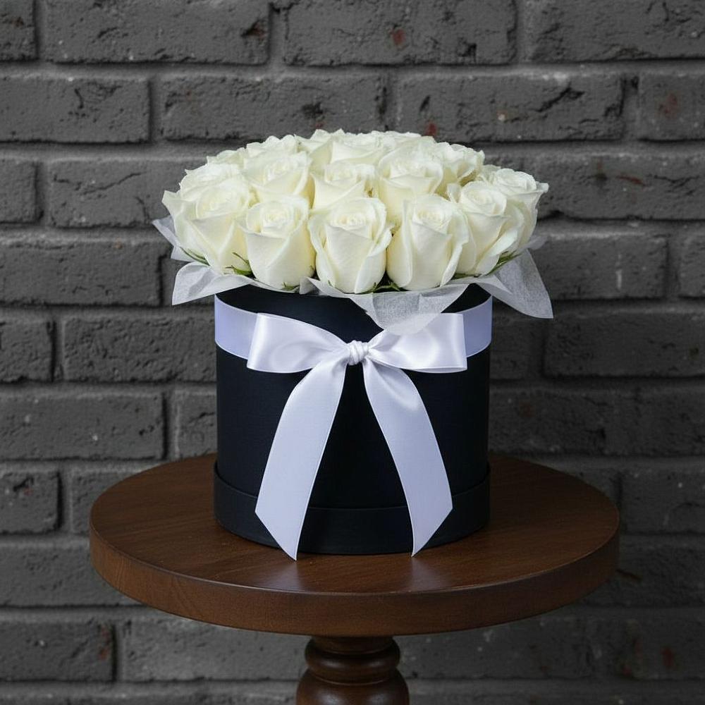 Цветочная композиция из Розы в шляпной коробке в Дагестанской