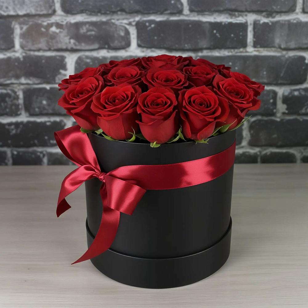 Цветочная композиция из Розы в шляпной коробке в Дагестанской