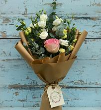 Букет цветов из:  Розы и Лизиантусы в Дагестанской
