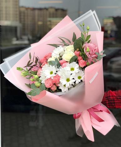 Букет цветов из: Розы, Лизиантусы и Хризантемы в Дагестанской