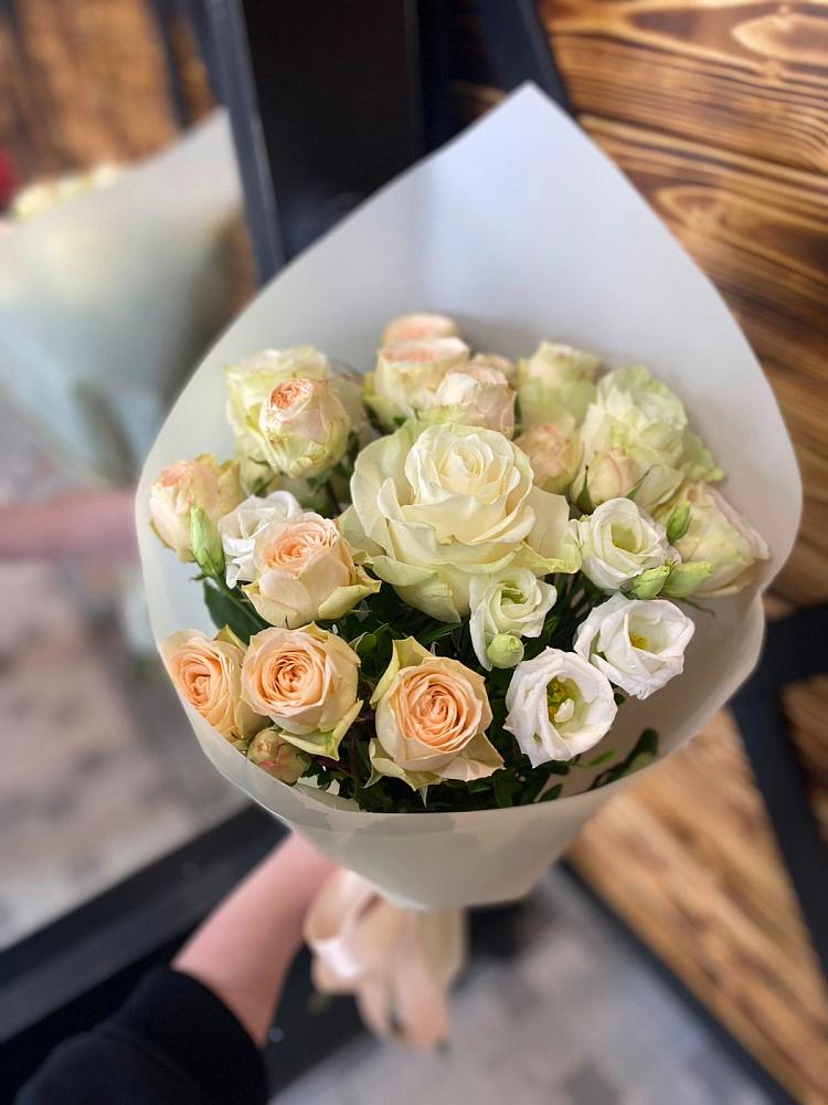 Букет цветов из: Розы и Лизиантусы в Дагестанской