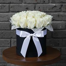 Цветочная композиция из Розы в шляпной коробке в Дагестанской